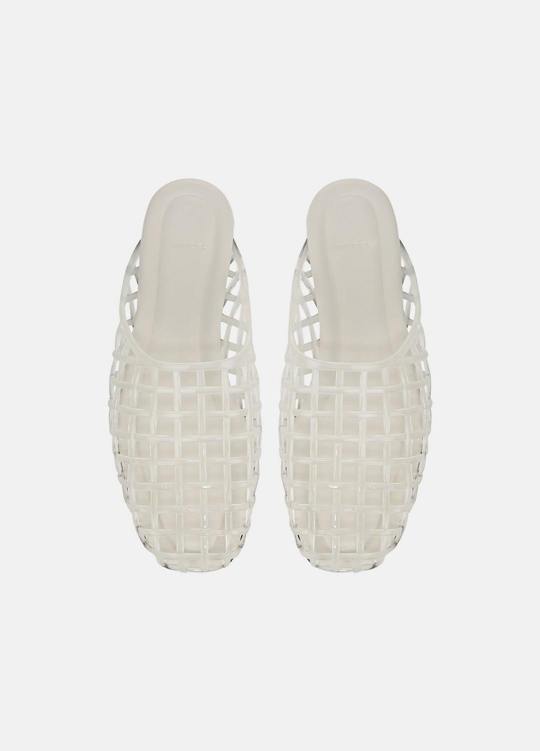 VINCE Women Barcelona Jelly Sandal in Sandals