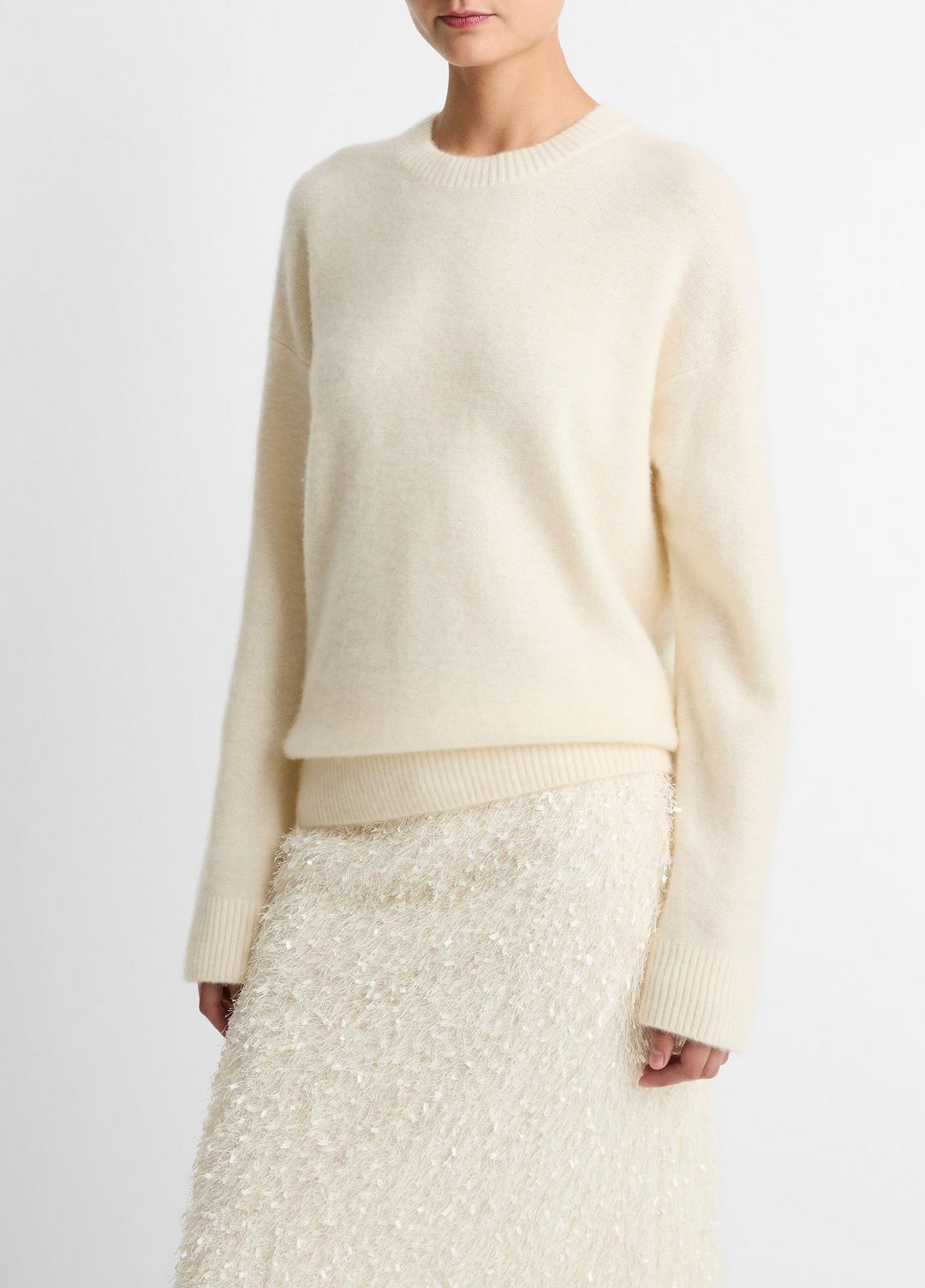 VINCE Women Plush Cashmere Crew Neck Sweater in Crew Neck