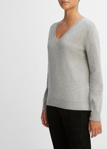VINCE Women Cashmere Weekend V-Neck Sweater in V-Neck