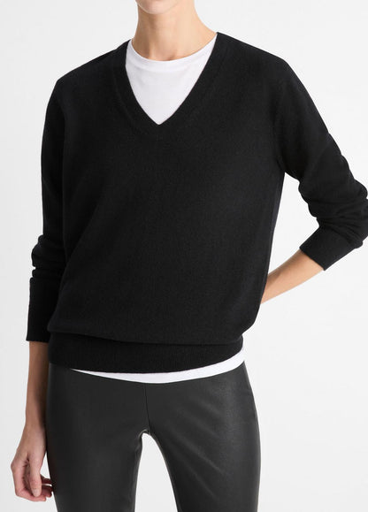 VINCE Women Cashmere Weekend V-Neck Sweater in V-Neck