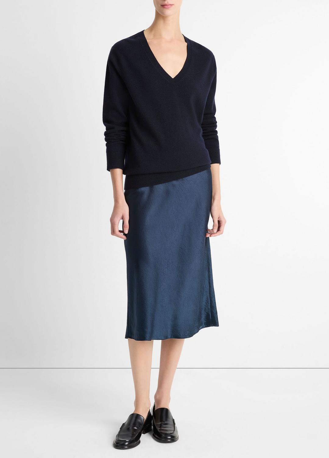 VINCE Women Cashmere Weekend V-Neck Sweater in V-Neck