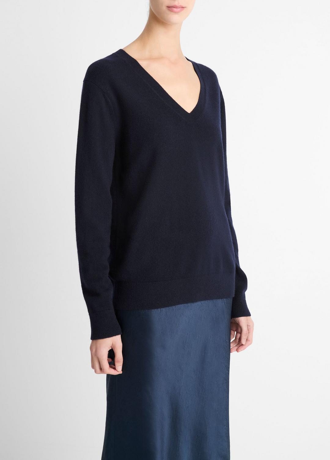 VINCE Women Cashmere Weekend V-Neck Sweater in V-Neck
