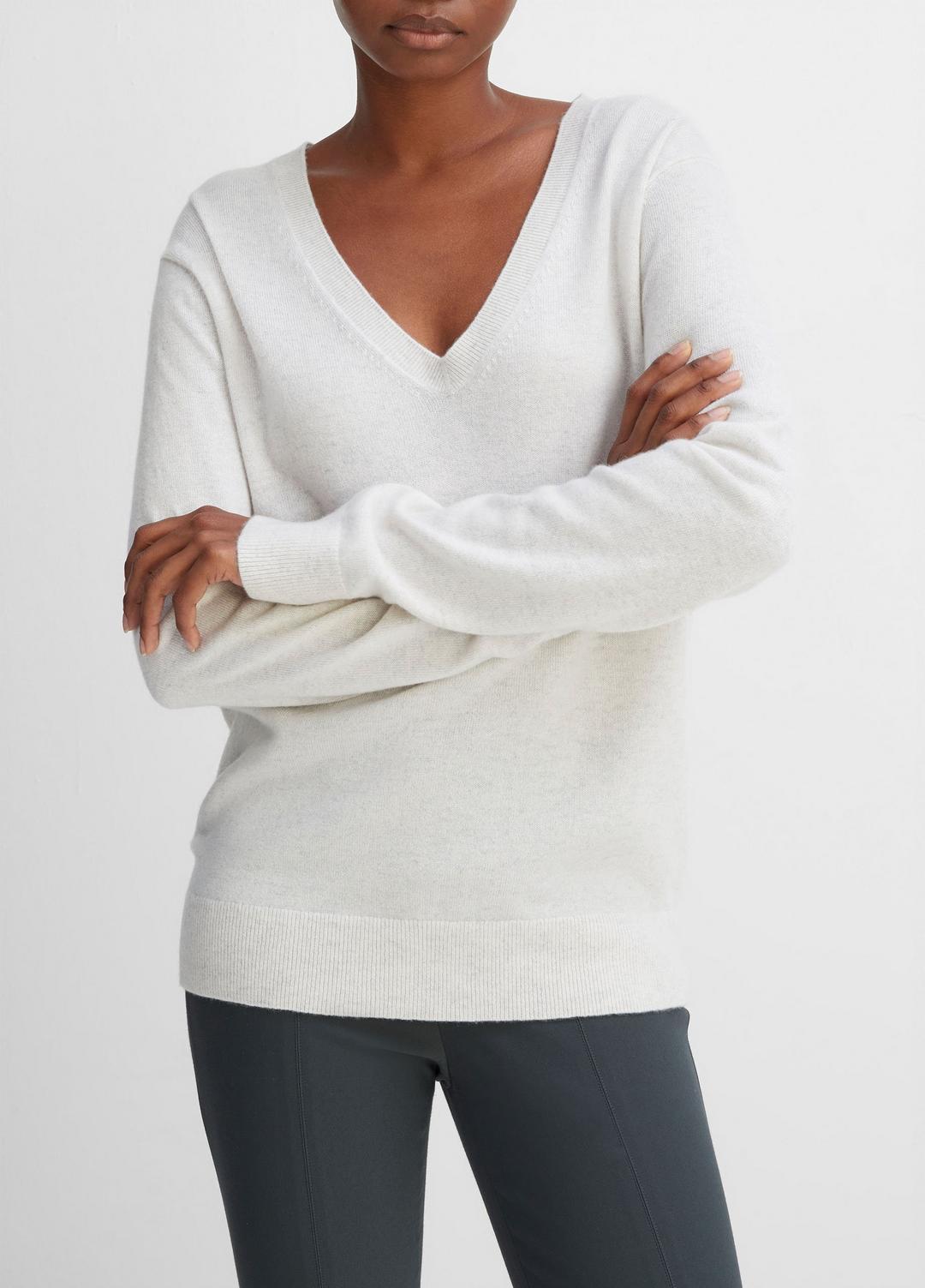VINCE Women Cashmere Weekend V-Neck Sweater in V-Neck