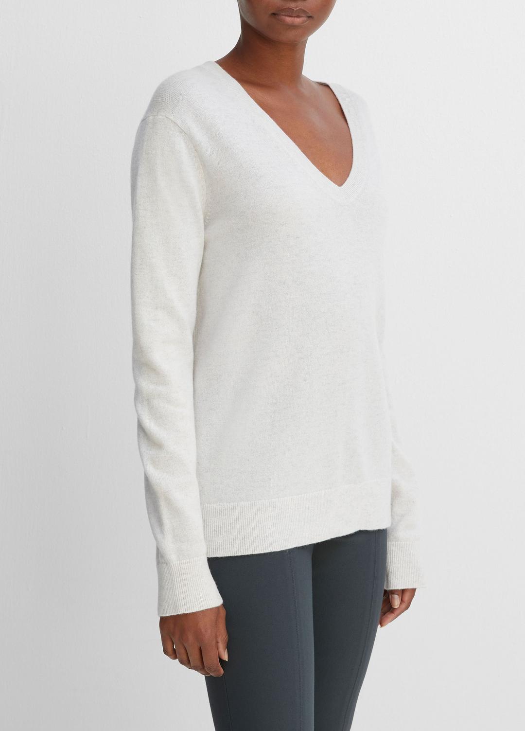 VINCE Women Cashmere Weekend V-Neck Sweater in V-Neck