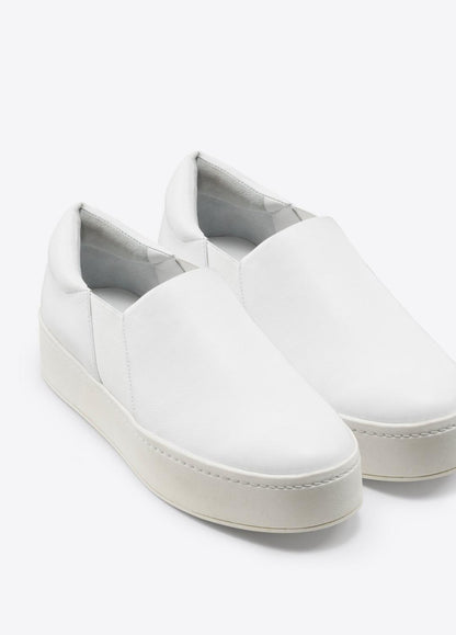 VINCE Women Leather Warren Sneaker in Sneakers