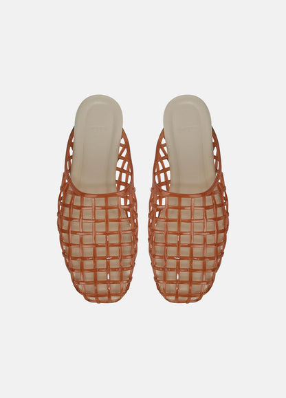 VINCE Women Barcelona Jelly Sandal in Sandals
