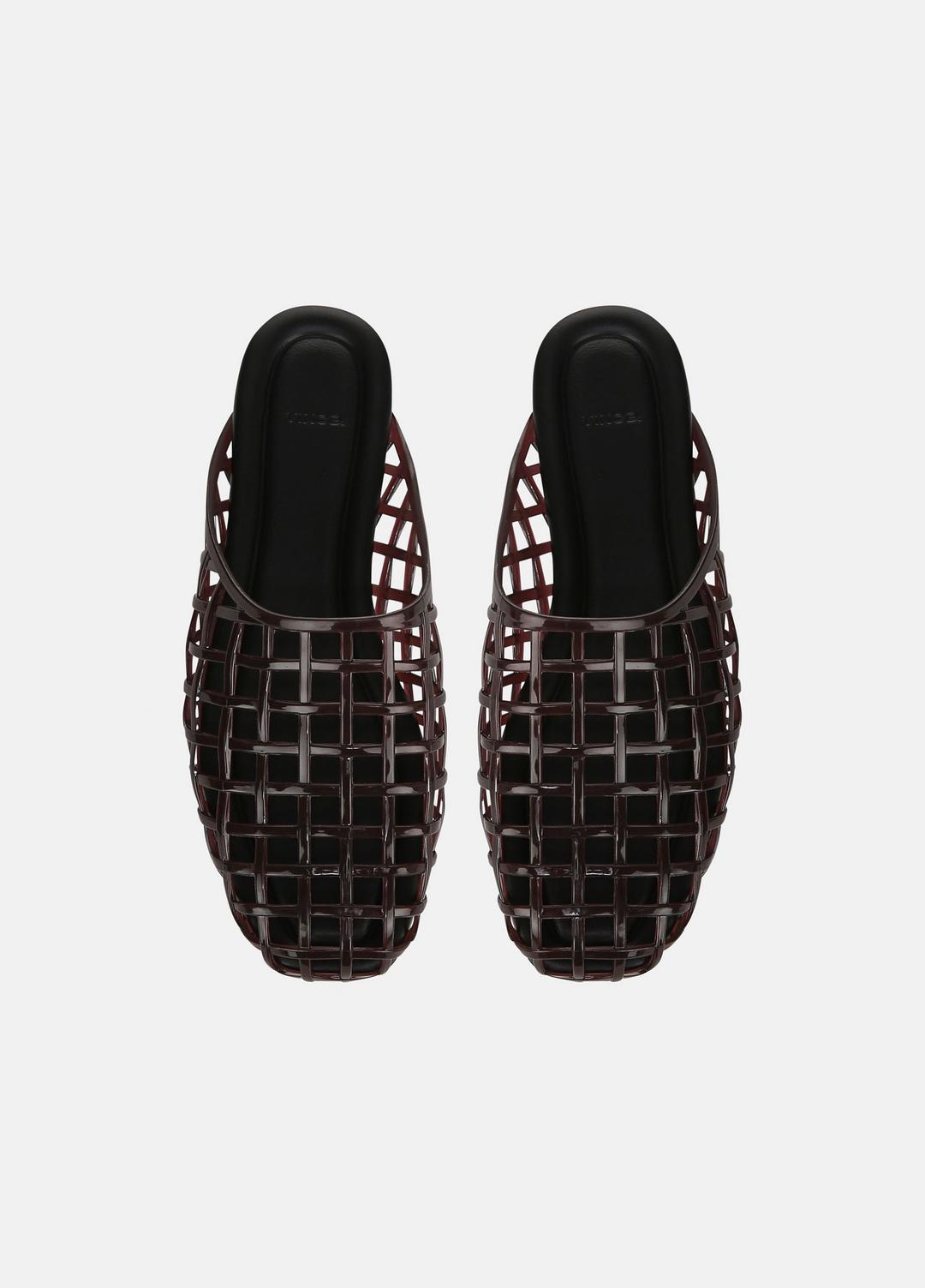 VINCE Women Barcelona Jelly Sandal in Sandals