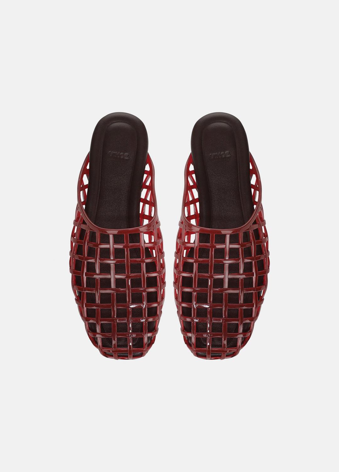 VINCE Women Barcelona Jelly Sandal in Sandals