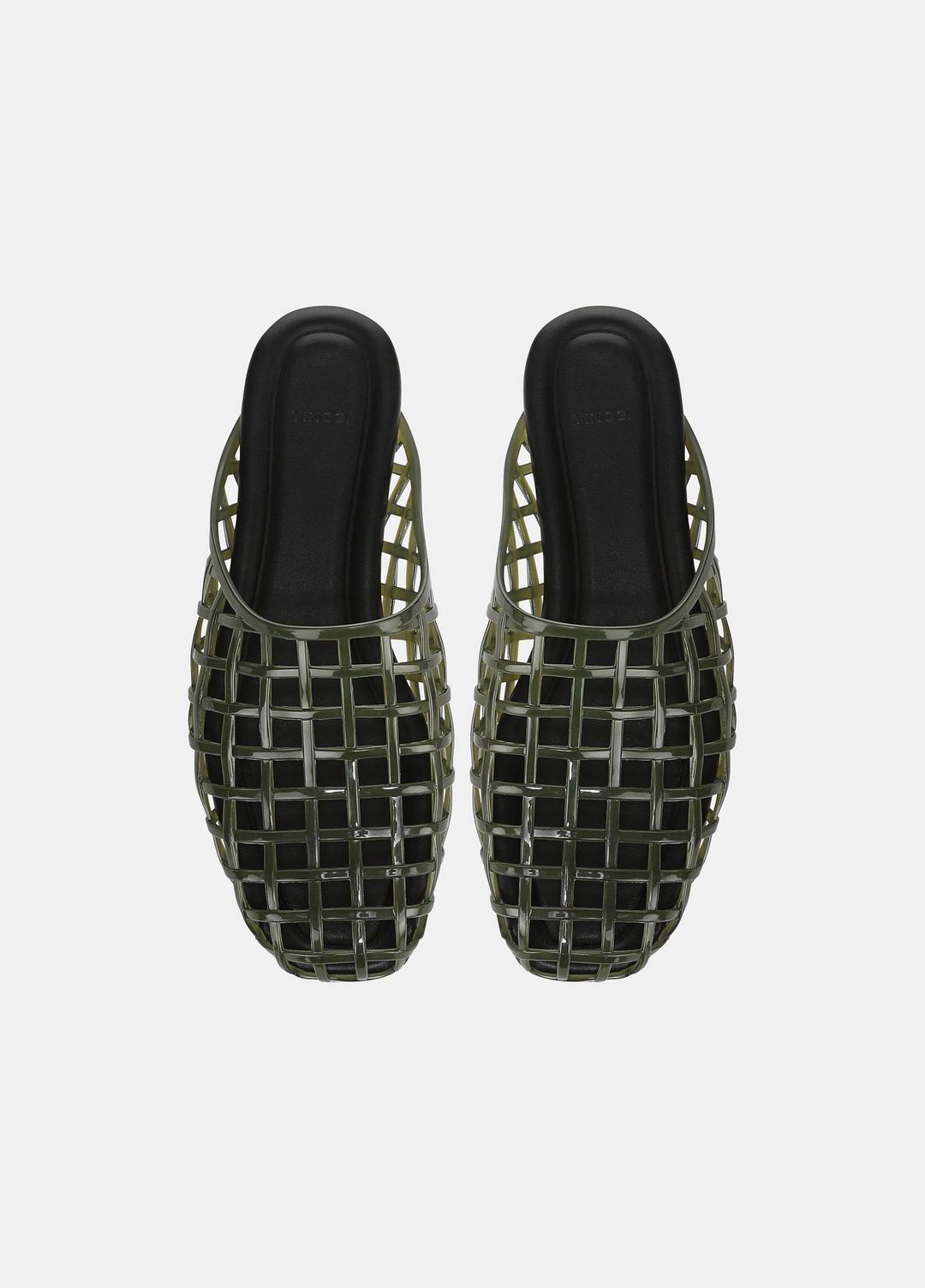 VINCE Women Barcelona Jelly Sandal in Sandals