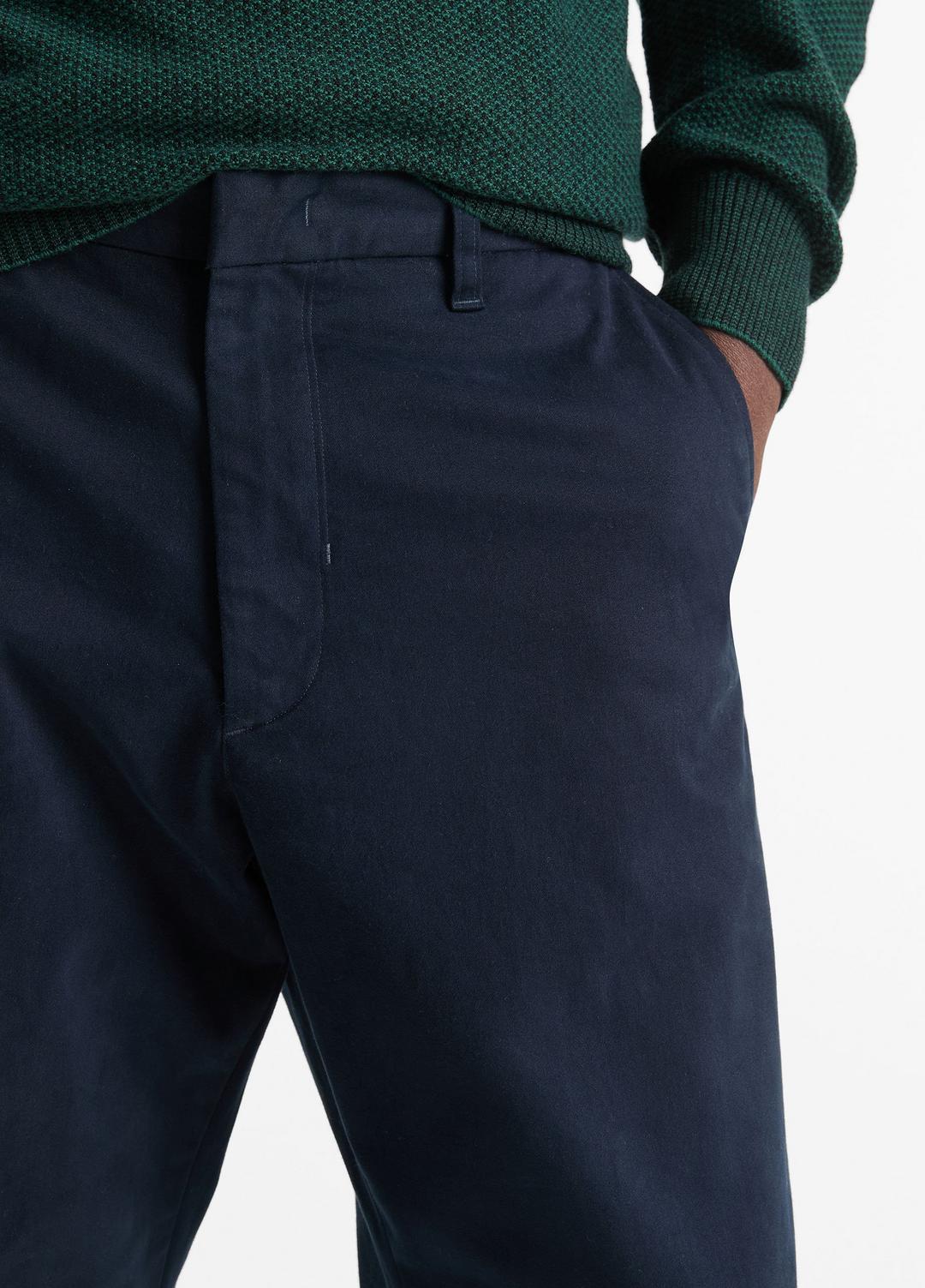 VINCE Men Louie Relaxed Stretch-Cotton Pant in Trousers