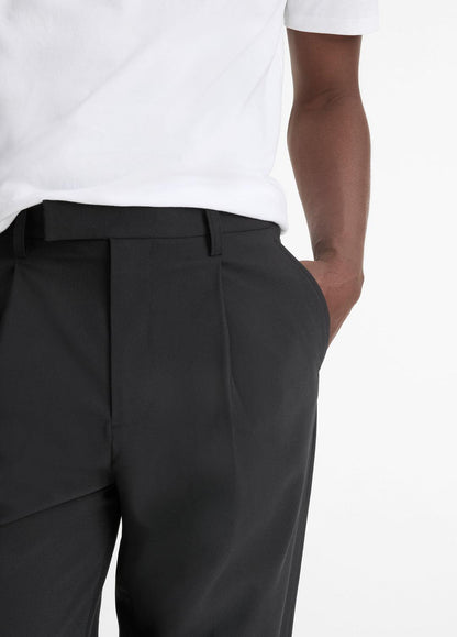 VINCE Men Louie Relaxed Pleated Trouser in Trousers